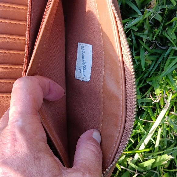 EUC UNIVERSAL THREAD LONG ZIP WALLET LIGHT BROWN - Picture 10 of 12